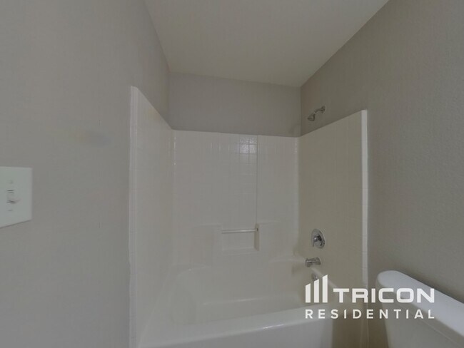 Building Photo - 9600 Orinda Dr