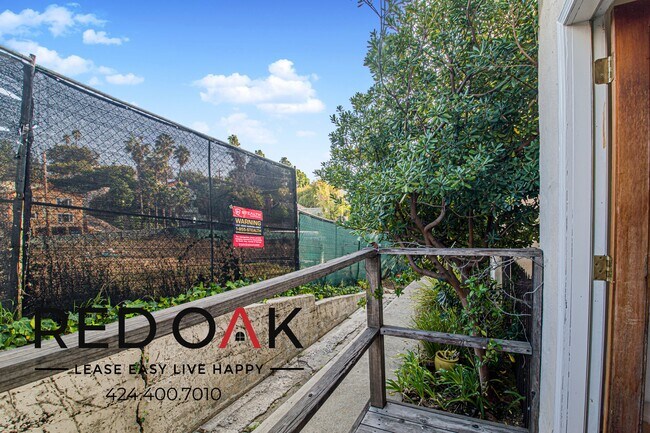 Building Photo - 836 Sanborn Ave