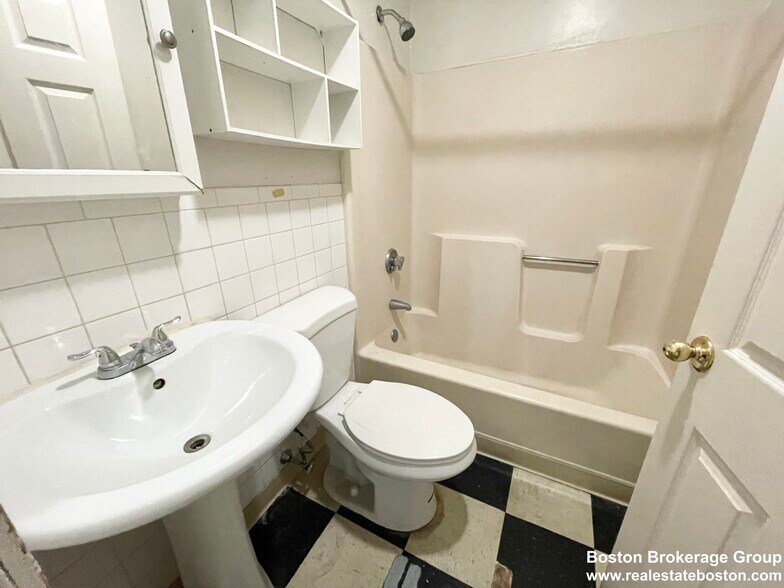 Building Photo - 90 Hammond St