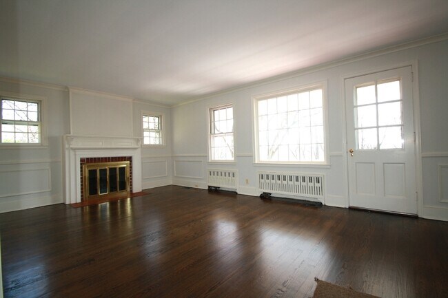 Building Photo - 1205 Long Hill Rd