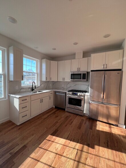 Building Photo - 125 Broughton Ave