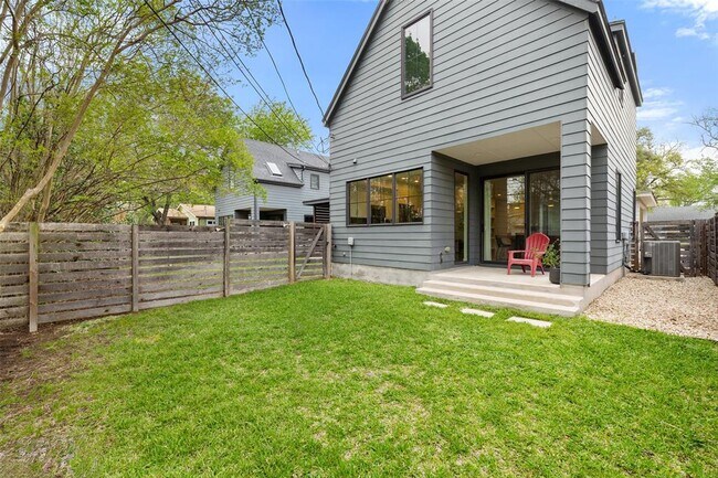 Building Photo - 1503 Richcreek Rd