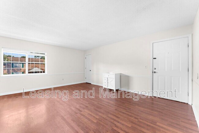 Building Photo - 201 Oakmont Ave