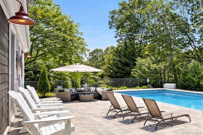 Building Photo - 205 Pine Ave