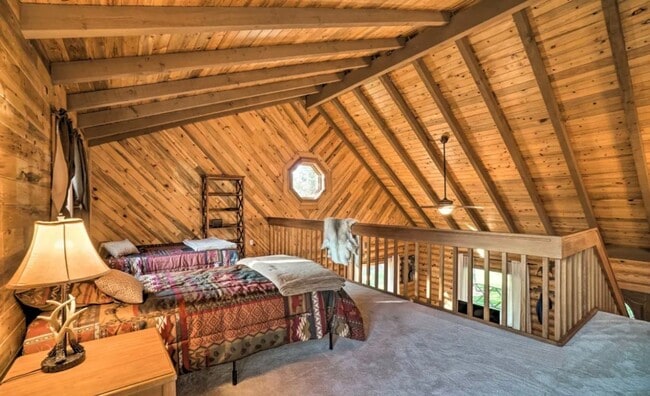 Building Photo - SEASONAL 4bd 2ba log home