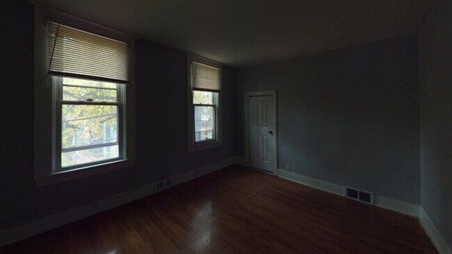 Building Photo - 10 Locust St