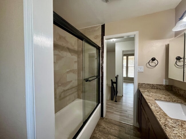 Building Photo - 5472 Roundtree Pl