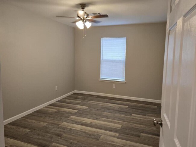 Building Photo - 4111 W 57th St