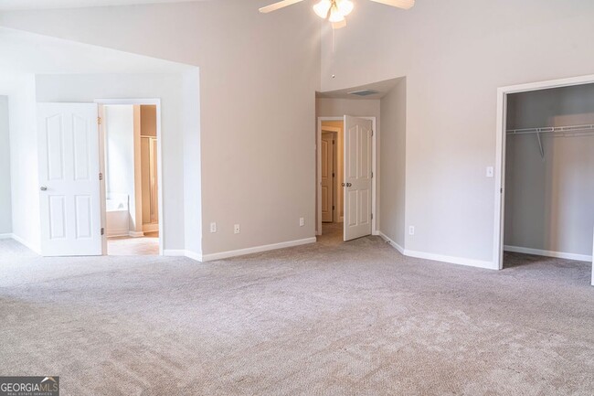 Building Photo - 2046 Barberry Dr