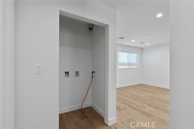 Building Photo - 11140 Woodley Ave