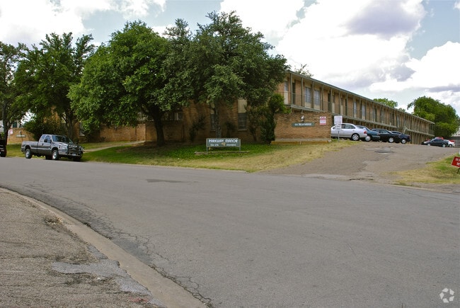 Primary Photo - Parkway Manor