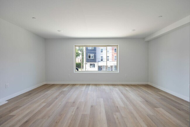 Building Photo - 645 Brooklyn St
