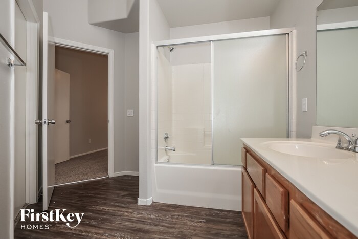 Building Photo - 5820 Meadow Dale Dr