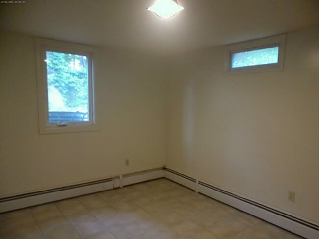 Building Photo - AVAILABLE 7/1/26 - Beautiful 5 Bedroom Sin...