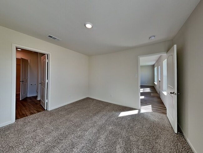 Building Photo - Chisholm Springs awaits you!