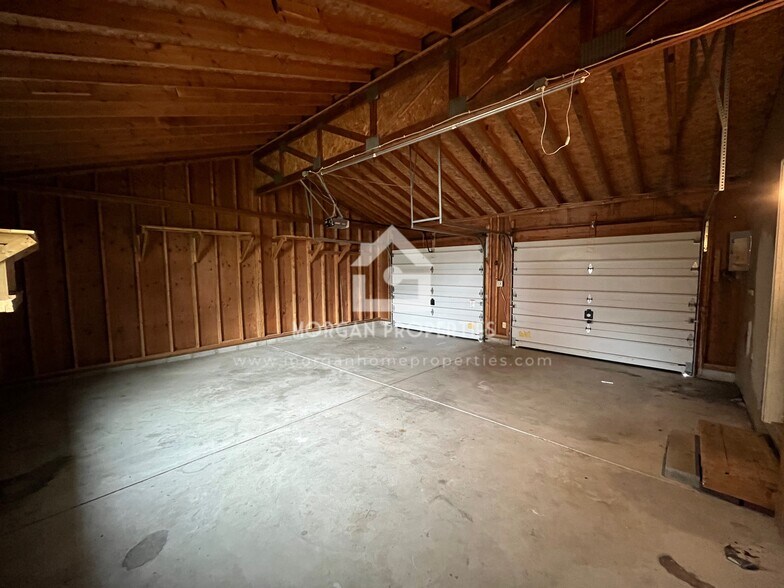 Building Photo - 320 Adams St