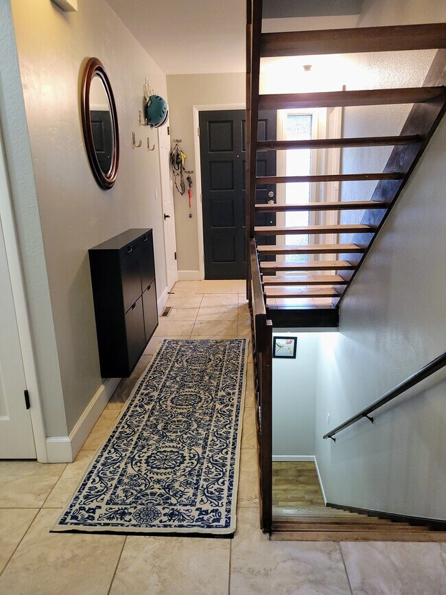Building Photo - 3831 Apache Ct W
