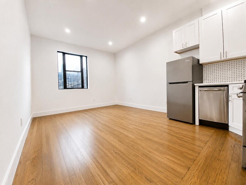 Building Photo - 45 Tiemann Pl