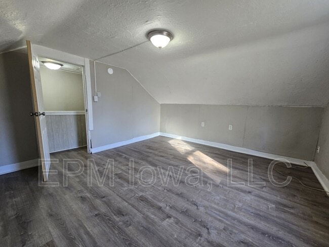 Building Photo - 109 Summit Ave