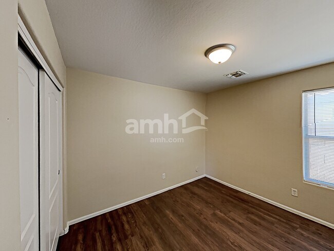 Building Photo - 1292 W Matthews Dr