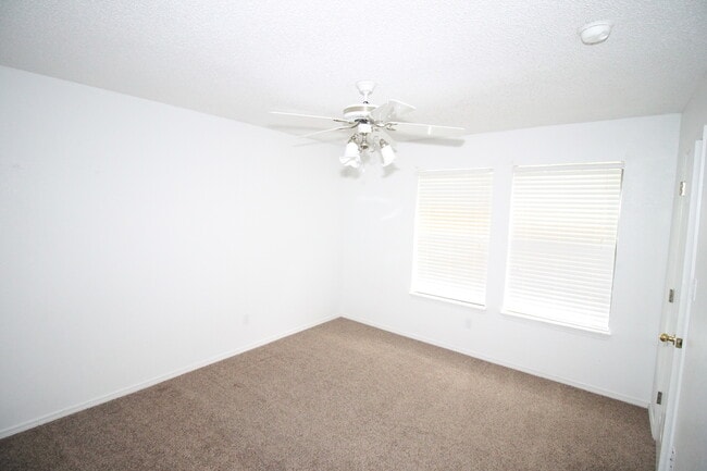 Building Photo - 2300 Northglen Dr