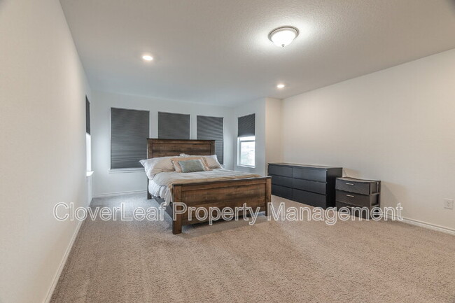 Building Photo - 302 Colonial Blf