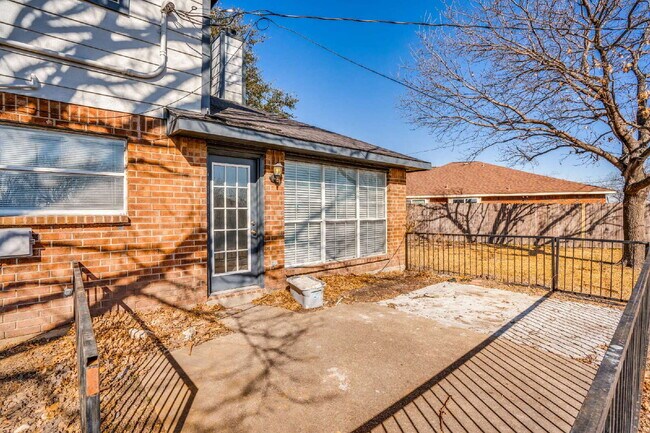 Building Photo - A Two-Story Classic!