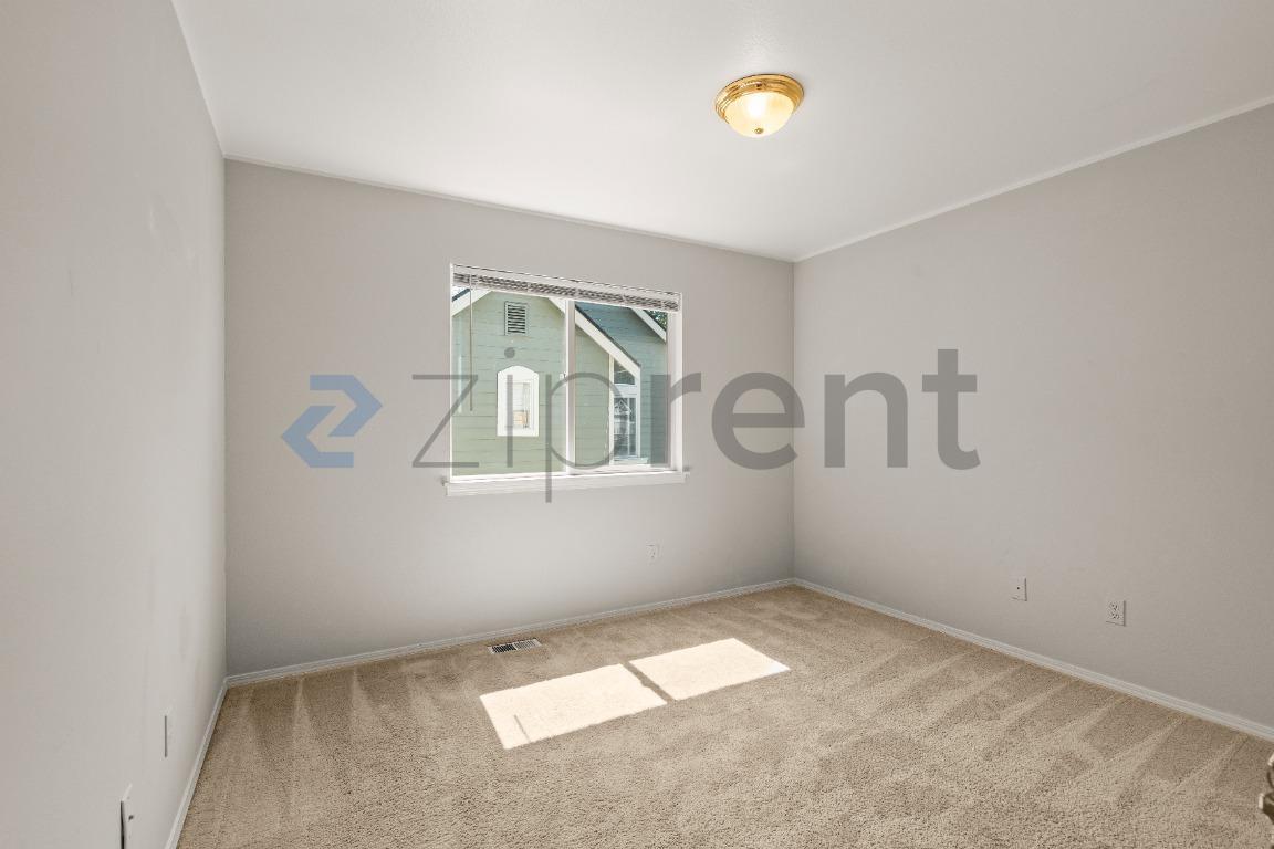 Building Photo - Unit