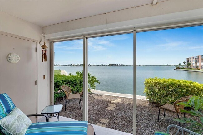 Building Photo - 7700 Sun Island Dr S