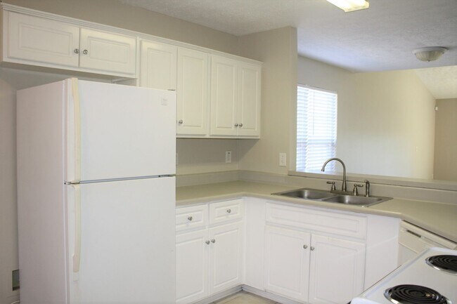 Building Photo - 622 Belle Court