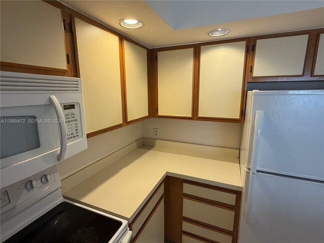 Building Photo - 3330 Pinewalk Dr N