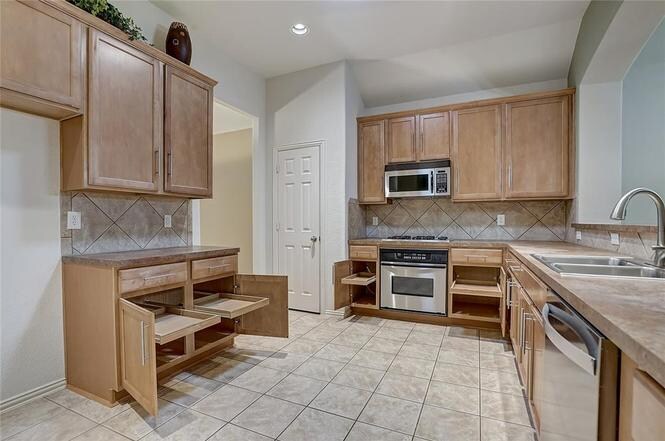 Building Photo - 6812 Allegiance Dr