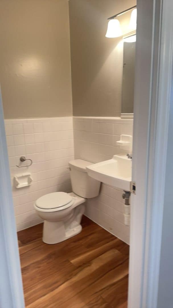 Building Photo - Awesome 2BR/1Bathroom Apartment in popular LAKEWOOD near Duke University!
