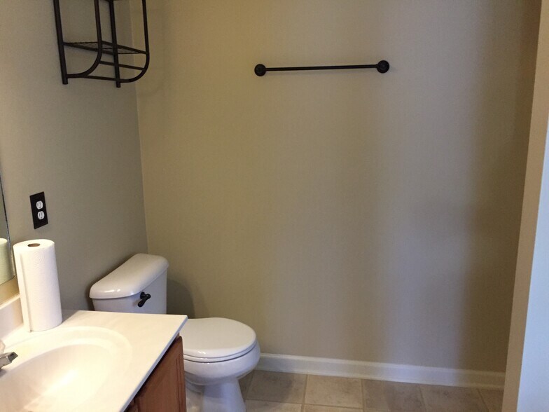 Building Photo - 5448 Middlebury Dr