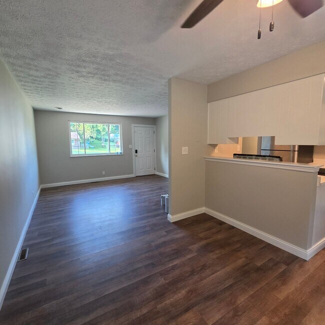 Building Photo - *Coming Soon!!*724 Winding Way Recently Renovated 4BR, 1 BA House in Union Township*