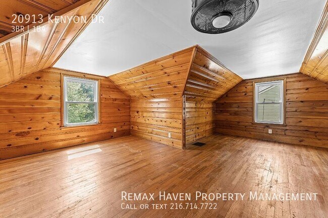 Building Photo - 20913 Kenyon Dr, Maple Hts - Spacious, Jus...