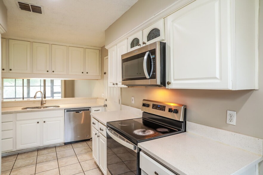 Building Photo - 4137 Rollingwood Ct