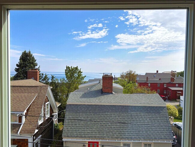 Building Photo - WINTER RENTAL: Mill Brook House