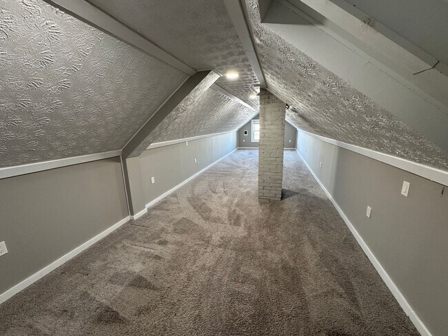 Building Photo - 2121 Wyandotte Ave