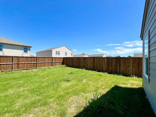 Building Photo - Cozy Home in The Villages of Mayfield