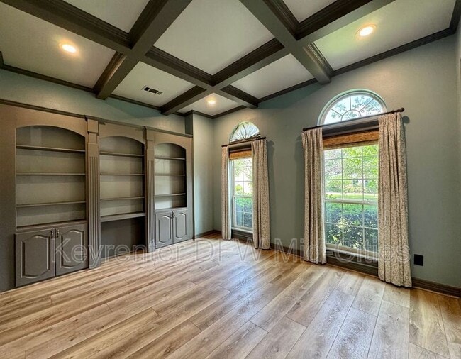 Building Photo - 2417 Creekside Cir S