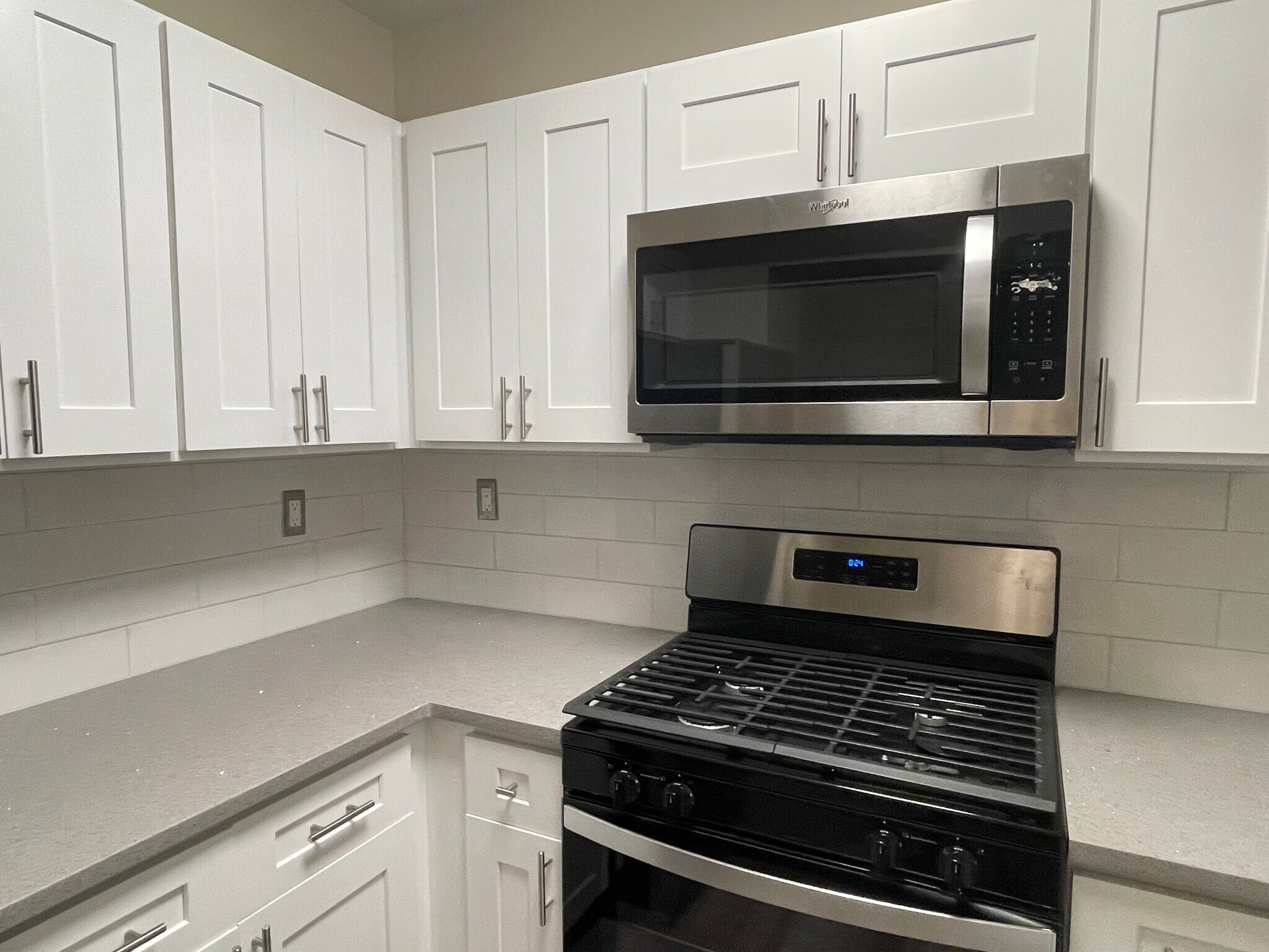 Building Photo - 581 Academy St