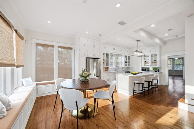 Building Photo - 1847 Cortlandt St