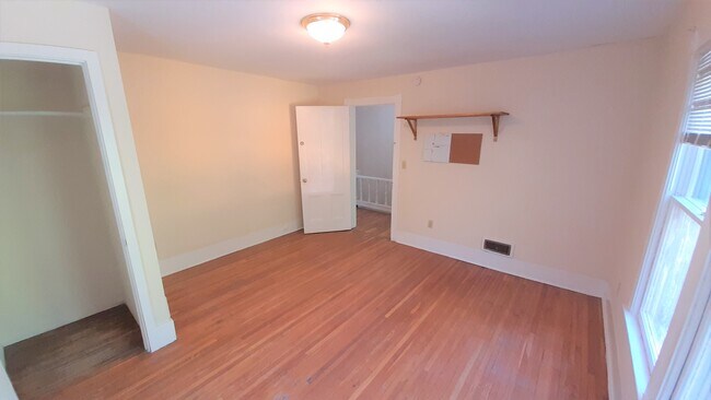 Building Photo - 410 S Aurora St