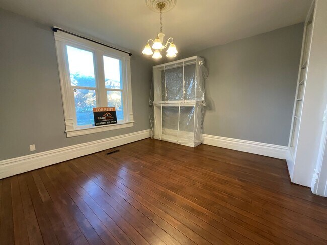 Building Photo - 2135