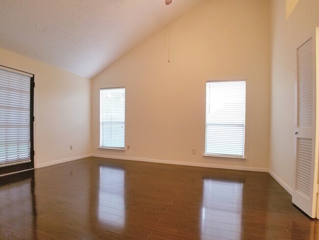 Building Photo - 2111 Echo Ridge