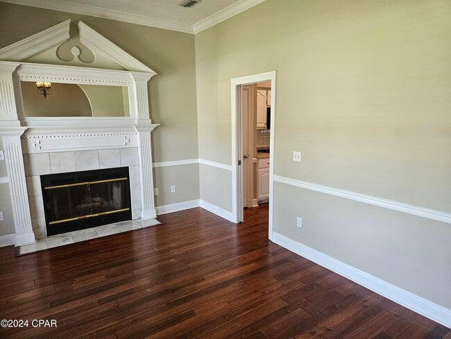 Building Photo - 2103 Coral Dr