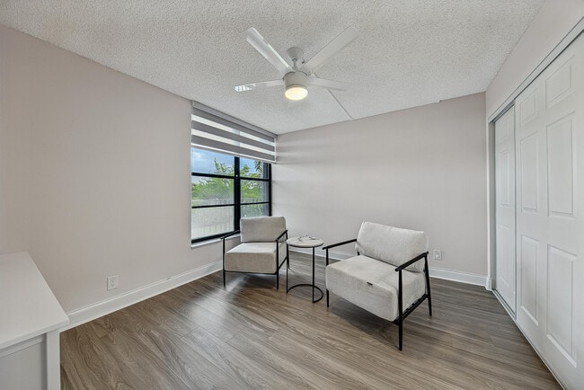 Building Photo - 4 Royal Palm Way