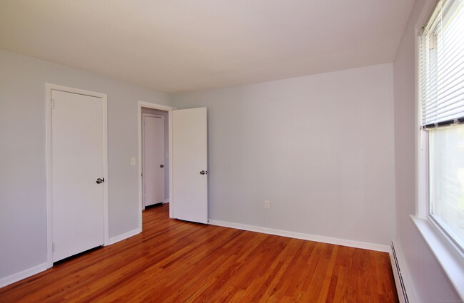 Building Photo - 261 East Ave