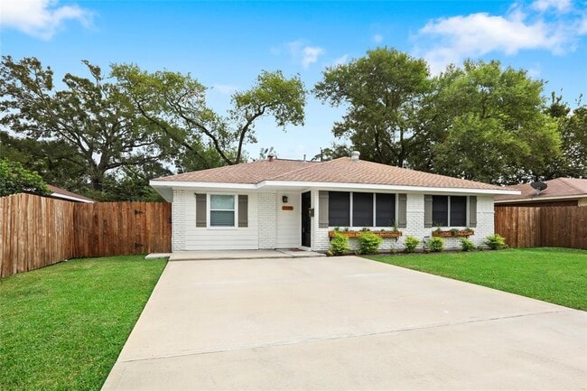 Building Photo - 2115 Linden Creek Ln